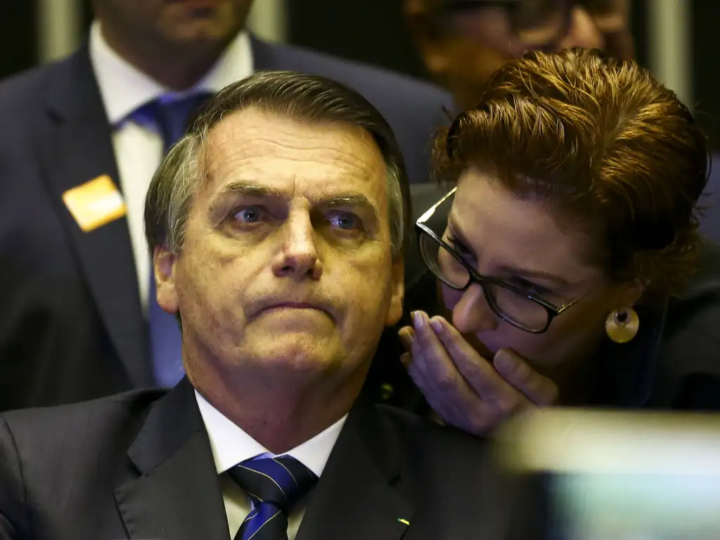 Qual é o processo de extradição que Zambelli enfrenta?
