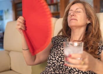 Seus sintomas menstruais pioram no calor e isso tem uma explicação