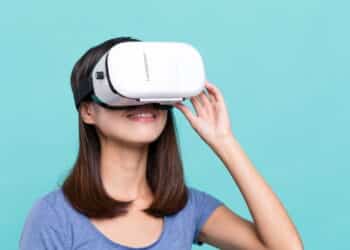 Meta e Stanford desenvolvem óculos de realidade virtual ultrafinos com tecnologia holográfica