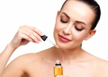 Esses 3 óleos antienvelhecimento são ideais para aumentar o colágeno natural e rejuvenescer o rosto, pescoço e mãos.
