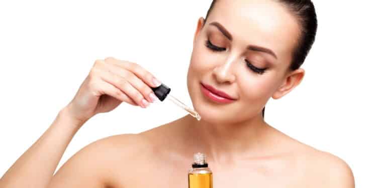 Esses 3 óleos antienvelhecimento são ideais para aumentar o colágeno natural e rejuvenescer o rosto, pescoço e mãos.