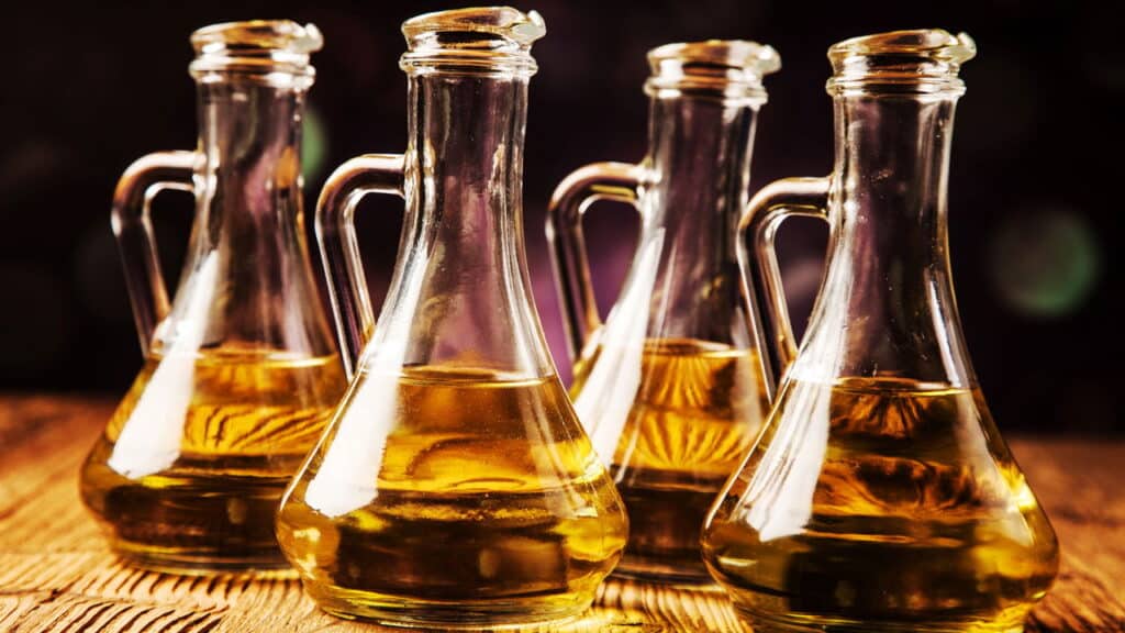 Esses 3 óleos antienvelhecimento são ideais para aumentar o colágeno natural e rejuvenescer o rosto, pescoço e mãos.