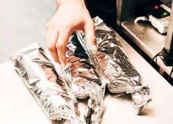 Esse é o lado certo de usar o papel alumínio e poucas pessoas sabem