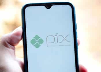 Hacker passa por segurança de empresa do sistema Pix e desvia R$ 420 milhões