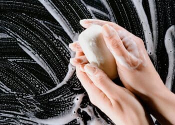 A verdade sobre usar sabão em barra em pisos de porcelanato
