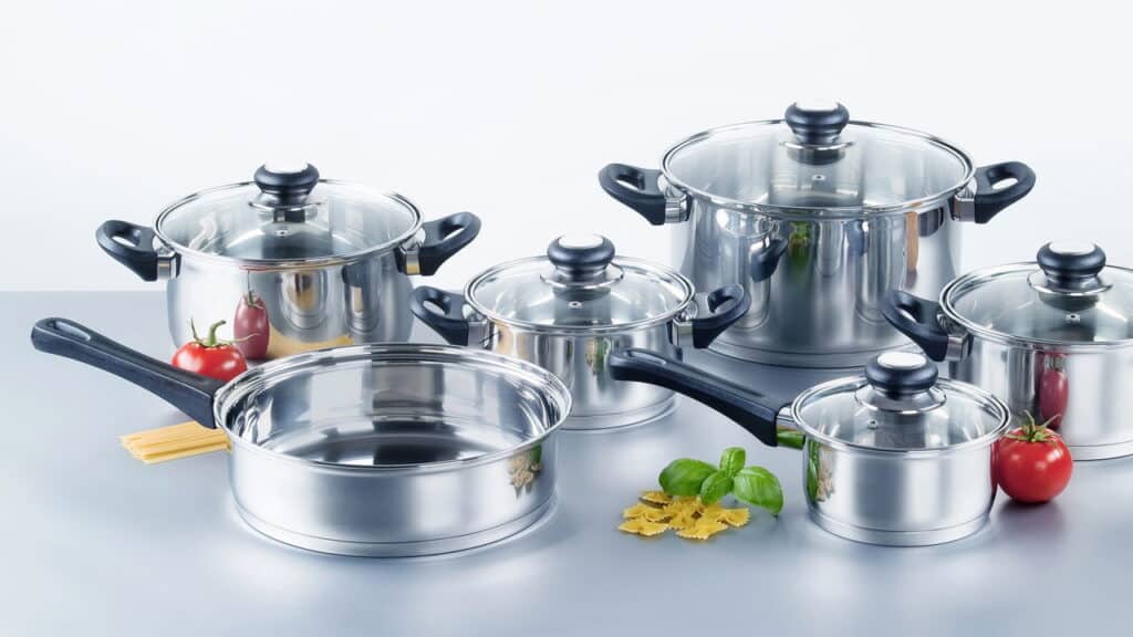 O que evitar na hora de limpar inox e preservar o brilho?