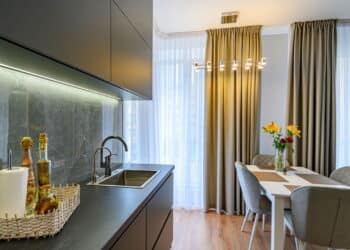 Dê adeus ao mármore com esses materiais que vão dominar as cozinhas em 2025