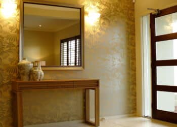 Como usar espelhos de forma criativa para deixar sua casa mais sofisticada