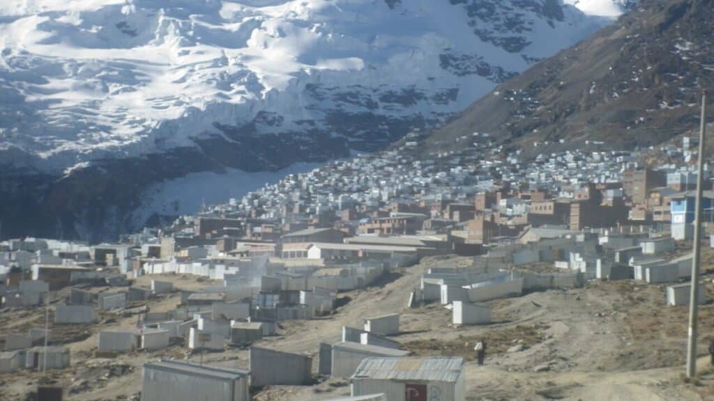Saiba qual é a cidade mais alta do mundo e entenda seu 'mistério mortal'