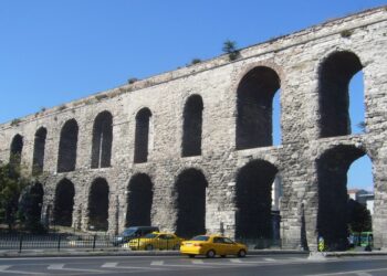 Os segredos curiosos sobre o maior aqueduto construído por Roma