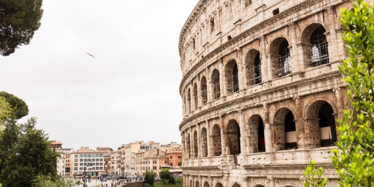 A história do Coliseu e os motivos da construção do monumento romano