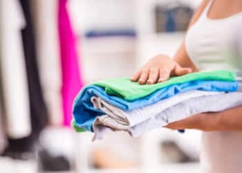 Roupas velhas parecem novas com essa dica simples e prática de camareiras