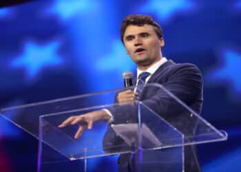 Identidade do acusado de matar de Charlie Kirk é revelada