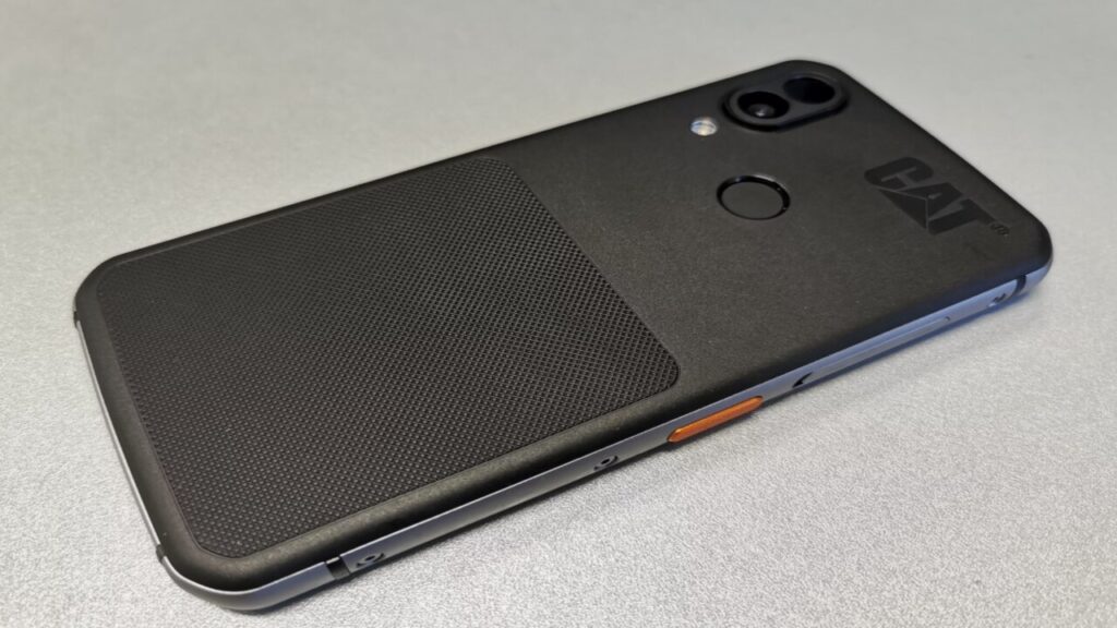 Conheça o celular 'indestrutível' que não quebra mesmo com água ou quedas