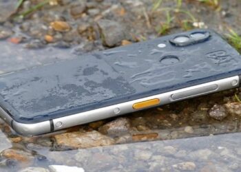Conheça o celular 'indestrutível' que não quebra mesmo com água ou quedas