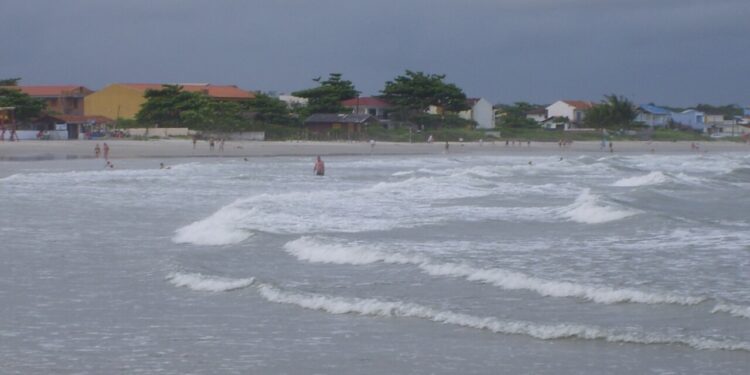 Entenda a obra inédita que vai ampliar praia em Santa Catarina