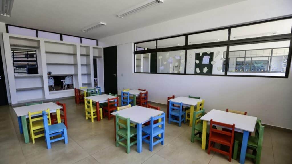 Governo de SP entrega de novas escolas em cidade do interior e moradores comemoram