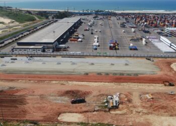 Porto do Pecém ganha força com movimentação de contêineres e avanço nas obras