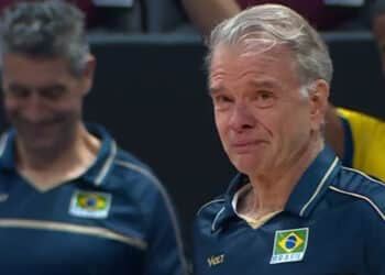 Bernardinho vai às lágrimas em quadra após saber da morte da mãe