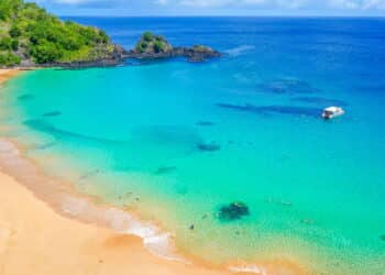 Nordeste esconde essa ilha paradisíaca que virou febre entre turistas