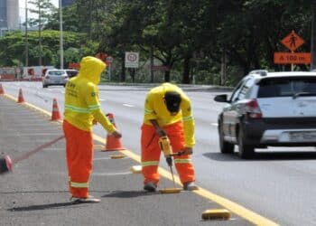 Motoristas devem ficar atentos à mudança no trânsito da BR-020 no DF