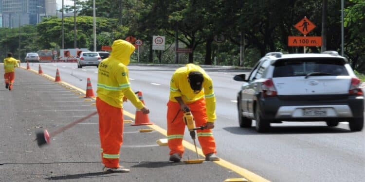 Motoristas devem ficar atentos à mudança no trânsito da BR-020 no DF