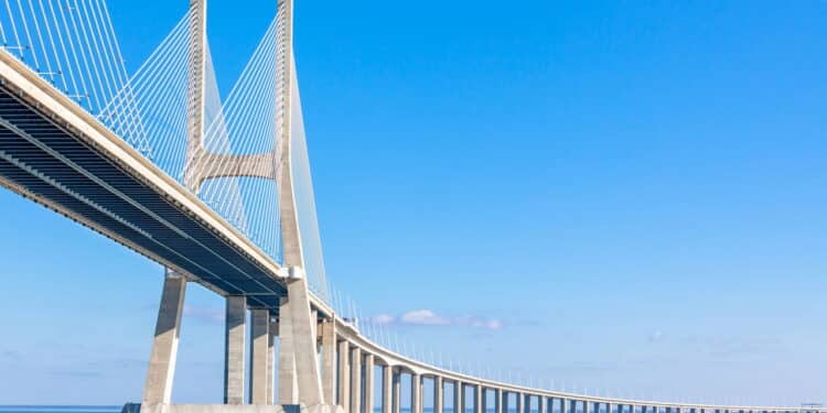 Quanto custou construir a maior ponte da Europa que tem nome de time brasileiro