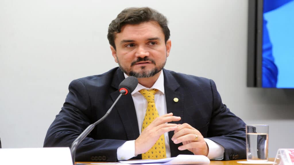 Celso Sabino anuncia que vai deixar o Ministério do Turismo