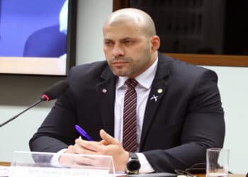 Moraes manda soltar Daniel Silveira