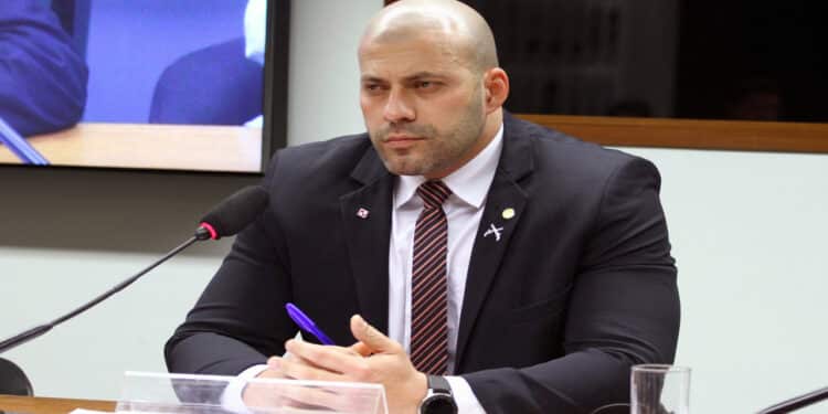 Moraes manda soltar Daniel Silveira