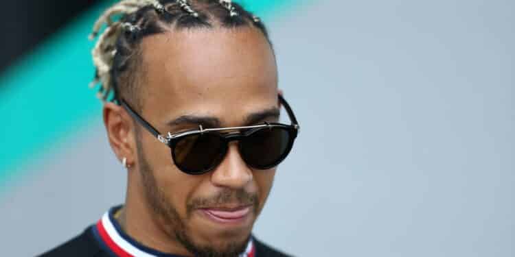 Lewis Hamilton vende coleção de carros e valor surpreende fãs