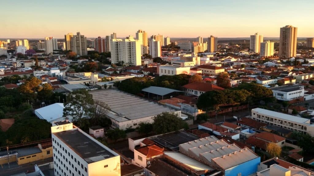 Conheça a 'cidade do sol' do interior de SP que encanta pela qualidade de vida