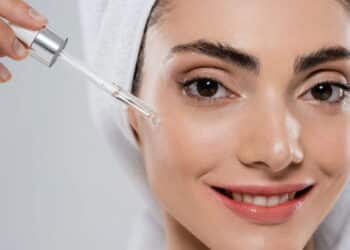 O segredo dos ácidos que resolvem a pele com acne e oleosidade já nas primeiras semanas