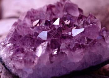 O cristal mais indicado pelo Feng Shui para atrair amor verdadeiro