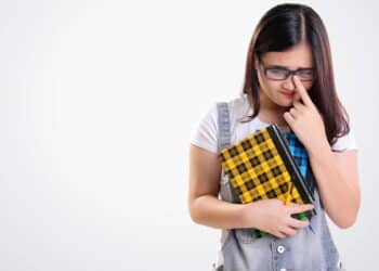 Esse sentimento silencioso pode destruir sua autoestima sem você perceber