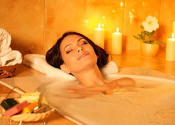 Esse hábito simples no banho está conquistando mulheres no Brasil inteiro