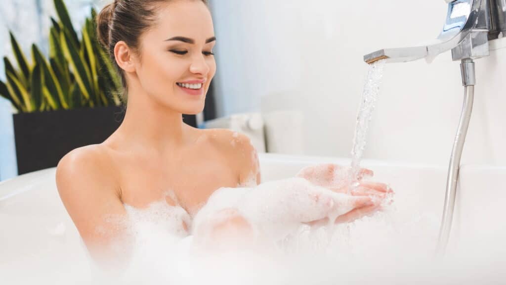 Cinco produtos essenciais para ter um banho digno de spa