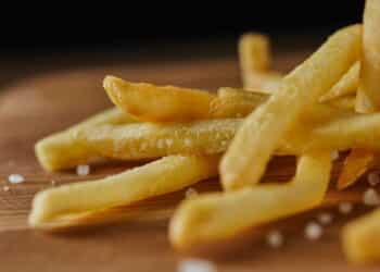 Batatas fritas populares são retiradas de todas as prateleiras