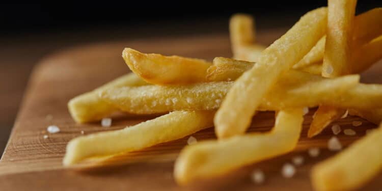 Batatas fritas populares são retiradas de todas as prateleiras