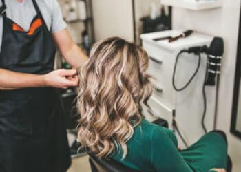 O melhor shampoo sem sulfato para manter a cor de cabelos tingidos