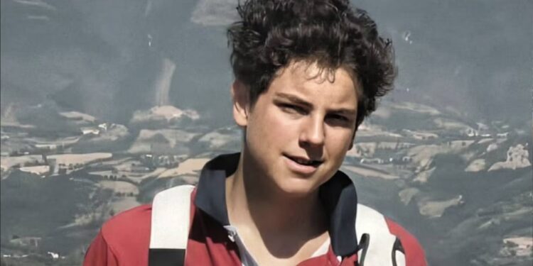 Papa Leão XIV oficializa canonização de Carlo Acutis, símbolo da fé millennial