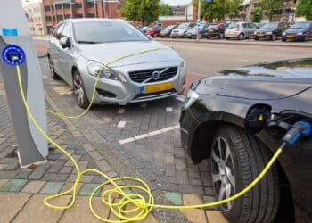 Carros híbridos e elétricos enfrentam desafios no Brasil