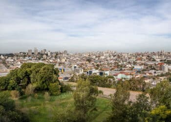 Brasileiros escolhem cidade do Sul em busca de mais qualidade de vida