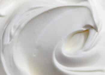 Top 3 cremes faciais nacionais baratos que entregam efeito de tratamento importado