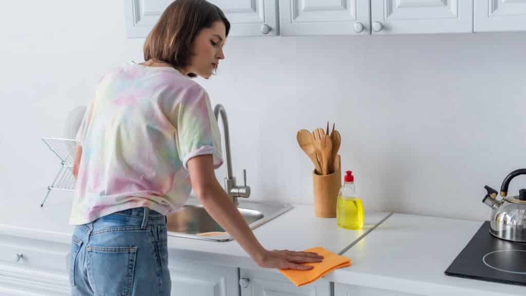 A mistura mais poderosa para limpeza doméstica com produtos que todo mundo tem em casa