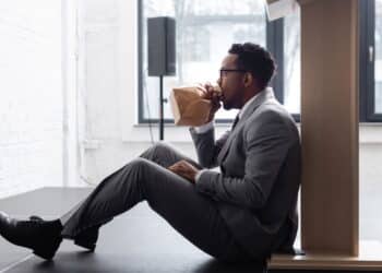 Por que é tão difícil relaxar e o que fazer pra mudar isso