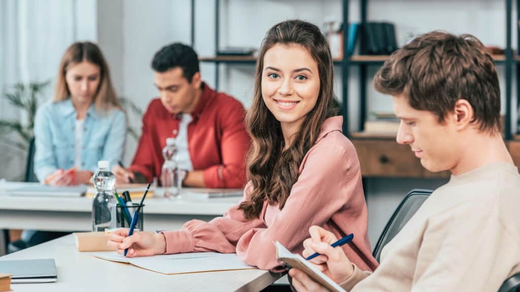 Divulgado as datas de pagamento de outubro para os estudantes do pé-de-meia