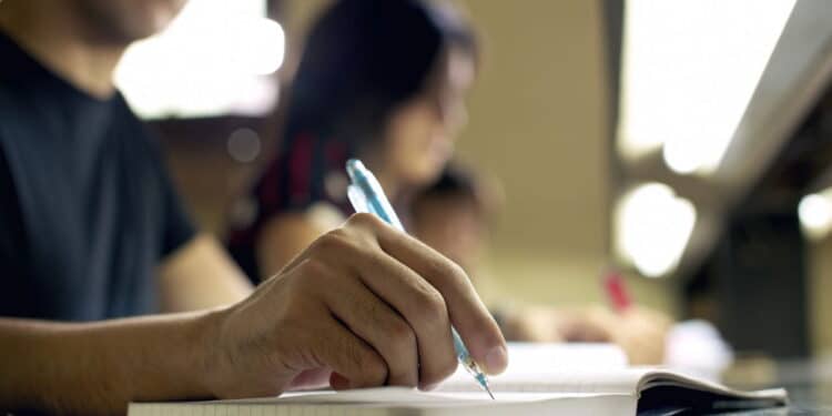 Alunos nascidos em julho e agosto recebem 7ª parcela do pagamento do Pé-de-Meia