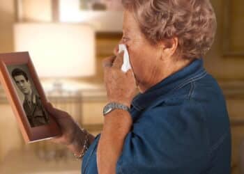 A maneira mais poderosa de limpar energias de objetos herdados de familiares falecidos