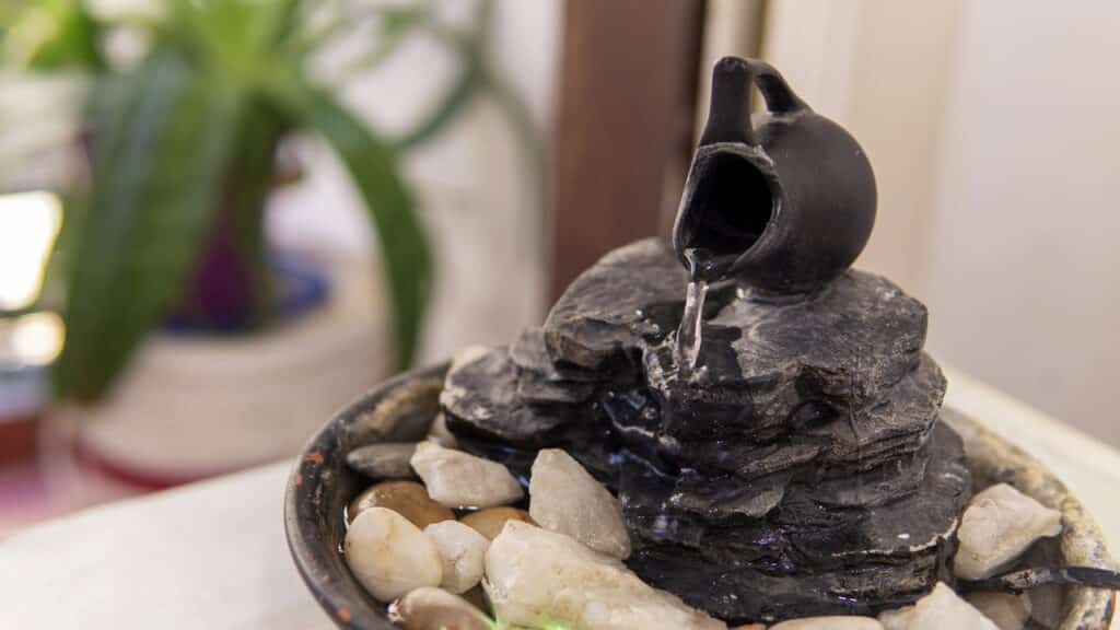 O poder da fonte de água no Feng Shui para ativar riqueza e harmonia